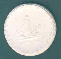 Németország DN "Kultúrbotrány" fehér porcelán emlékérem T:1