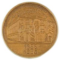1986. 100 éves a miskolci Berzeviczky Gergely Kereskedelmi és Vendéglátópari Szakközépiskola 1886-1986 egyoldalas, öntött bronz plakett, dísztokban (96mm) T:AU