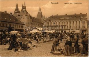 Temesvár, Timisoara; Kossuth tér, piac, Takarékpénztár, Délmagyarországi Jelzálog-Hitelbank, Schneider János, Winternitz Lipót, Goldmann, Haring Gusztáv, Steingaszner Ferenc, Deutsch üzlete. Uhrmann Henrik kiadása / street view, market, bank, shops (képeslapfüzetből / from postcard booklet)