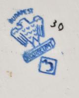 Aquincum asztali szett. Mozaikot idéző kék háttér előtt virágos mintával. Festő: Szabó Zsuzsa. Kis k...