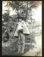 cca 1900-1920 Népviseletek, hajómalom, Pered (Felvidék) térképe, stb.; 7 db üvegdia, Uránia Szemlélt...