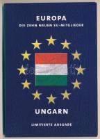 Magyarország 1997-2004. 1Ft - 100Ft (7xklf) forgalmi összeállítás + Magyar Köztársaság 2004. / Európa jelzett Ag emlékérem, közös A tíz új Európai Uniós tag dísztokban, német nyelvű tanúsítvánnyal (0.925/38mm) T:UNC,PP  Hungary 1997-2004. 1 Forint - 100 Forint (7xdiff) coin set + Hungary 2004. / Europe hallmarked Ag commemorative medallion in shared The ten new European Union members decorative case with german certificate (0.925/38mm) C:UNC,PP