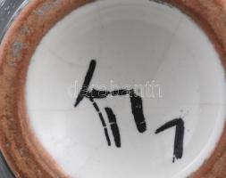 Kerezsi Gyöngyi (1943-): Szálváza. Mázas kerámia. kézzel festett, jelzett, kis kopással, m: 23 cm