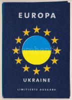 Ukrajna 1992-2005. 1k-1H (7xklf) forgalmi összeállítás "Európa" dísztokban T:UNC kis patina, a tok széle kopottas Ukraine 1992-2005. 1 Kopek - 1 Hryvnia (7xdiff) coin set in "Europa" decorative case C:UNC small patina, the edge of the case is worn