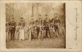 Katonák kerékpárral verseny előtt / K.u.K. military, soldiers with bicycles before the race. photo (ragasztónyom / glue marks)