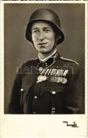 Magyar katona kitüntetésekkel / Hungarian military, soldier. Berzéki műterem (Debrecen) photo