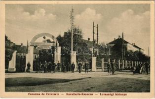 1917 Nagyszeben, Hermannstadt, Sibiu; Cazarma de Cavalerie, Regimentul 12 Rosiori, Comandamentul Brigadie 3 rosiori / Lovassági kaszárnya, katonák / Kavallerie Kaserne / military barracks, soldiers (kis szakadás / small tear)