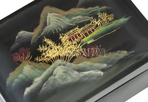 Kínai lakkozott ékszeres doboz, jelzéssel, tájkép jelenettel, 14,5x10,5x8,5 cm