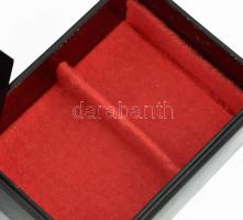 Kínai lakkozott ékszeres doboz, jelzéssel, tájkép jelenettel, 14,5x10,5x8,5 cm