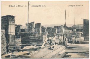 Mézged, Meziad; Bihari erdőipari és mészégető rt. telepe a munkásokkal, fatelep, fűrésztelep, iparvasút / forestry and lime burning mill with workers, sawmill, industrial railway (r)