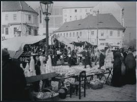 cca 1925 Budapest, Tabán, piac és kirakodó vásár, Kerny István (1879-1963) budapesti fotóművész hagyatékából 1 db modern nagyítás, jelzés nélkül, 15x21 cm