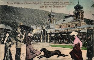 1918 Trencsénteplic, Trencianske Teplice; Hier ist ein Hundewetter! / Montázs esős időben. Wertheim Zsigmond kiadása / Montage with rain