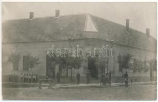 1915 Szakálháza, Sacalaz; Feszl József vegyeskereskedés üzlete / shop. photo