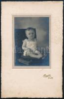 cca 1948 Győr, Langsfeld fényképész műtermében készült vintage fotó, ezüst zselatinos fotópapíron, 14x10 cm, karton 28x18 cm