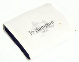 Jo Hampton tenyésztett gyöngy nyaklánc. Eredeti dobozában, leírással, tanúsítvánnyal, 132 cm