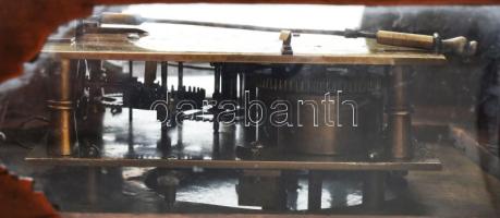 Szekrényóra, (kandallóóra) XVIII. sz. Nyitra. Joseph Flory in Neutra órásmester felirattal, felesütő...