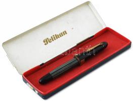 Pelikan női töltőtoll, arany 14 K heggyel, szép állapotban, Pelikan fém dobozban, h: 12,5 cm