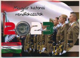 2023. 100Ft 175 éves a Magyar Honvédség forgalmi emlékérme Magyar katonai rendfokozatok bliszterben, 101-es sorszámmal T:UNC