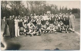 1932 Kolozsvár, Cluj; Beszkárt (BSzKRt, ma BKV Előre SC) - Universitatea Cluj 2:0 (0:0) labdarúgó mérkőzés, focisták csoportképe a meccs után / Romanian football players after the match. photo