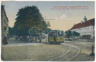 1918 Nagyszeben, Hermmanstadt, Sibiu; Hermannsplatz mit Infanterie Kaserne / Hermann tér, Gyalogsági laktanya, villamos / square, K.u.K. military infantry barracks, tram (EB)