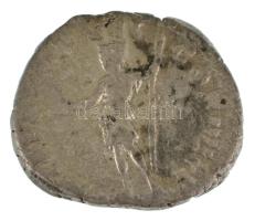 Római Birodalom / Róma / Commodus 184-185. Denarius Ag (3,34g) T:VF,F
Roman Empire / Rome / Commodu...