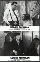 cca 1974 ,,Három ártatlan című csehszlovák bűnügyi filmvígjáték jelenetei és szereplői, 21 db vintage produkciós filmfotó ezüst zselatinos fotópapíron, a használatból eredő (esetleges) kisebb hibákkal, 18x24 cm