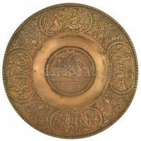 Vallási témájú vastag bronz falidísz, kiűzetés a Paradicsomból, kopással, d: 17 cm