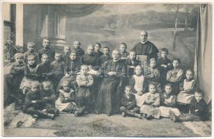 Kassa, Kosice; Szent József szegény gyermekek otthona. Divald Károly fia kiadása / orphanage (EK)