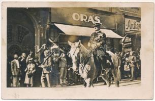 1940 Nagyvárad, Oradea; bevonulás, Horthy Miklós fehér lovon, Orás üzlet / entry of the Hungarian troops, shops. photo (fl)