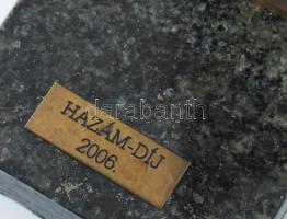 Ujfalussy József (1920-2010) zenetörténész 2006-ban megkapott Hazám-díja. Bronz József Attila alak, ...