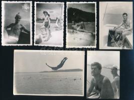 1952-1957 Balogh István labdarúgó, kapus hagyatékából balatonfüredi nyaralások fotói, 15 db, többségük hátoldalon feliratozva, vegyes méretben és állapotban