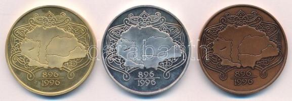 Fritz Mihály (1947-) 1996. "A honfoglalás emlékére I. - MÉE" aranyozott fém, ezüstözött fé...