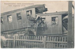 1911 Szepesszombat, Spisská Sobota; augusztus 23-i vasúti szerencsétlenség. Hensch Ede fia kiadása / railway accident, destroyed train (EK)