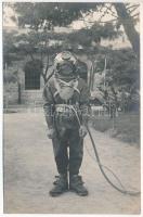 Osztrák-Magyar Haditengerészet búvárja teljes felszerelésben / K.u.K. Kriegsmarine Taucher Ausrüstung / Austro-Hungarian Navy diver. Fot. Alois Beer, F.W. Schrinner