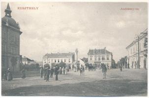 Keszthely, Andrássy tér, üzletek, Szentháromság-szobor