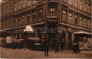 1928 Miskolc, Nemzeti Hitelintézet Részvénytársaság miskolczi fiókja, szálloda és kávéház, rendőr. photo (vágott / cut)