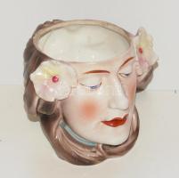 Érdekes női fejet ábrázoló szecessziós porcelán cukorkakínáló, 13cm-es magassággal, szép állapotban / Intressting Jugendstil porcelain bonbonier with female head, in good condition and with 13cm high