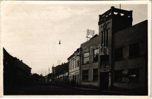 1944 Máramarossziget, Sighetu Marmatiei; Tűzoltó laktanya, Gordán Gyula üzlete, utca / fire brigade barracks, street view, shop (EK)