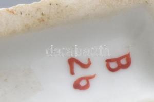 Katonazenész kürttel, szovjet porcelán figura. Kézzel festett, jelzett, kopásokkal, m: 6,5 cm