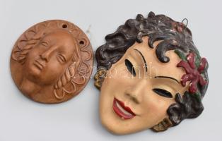2 db női fejes kerámia fali plasztika, az egyik jelzett, kisebb hibákkal, d: 12,5 - 19 cm