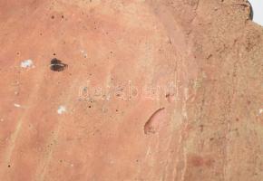 2 db női fejes kerámia fali plasztika, az egyik jelzett, kisebb hibákkal, d: 12,5 - 19 cm