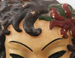 2 db női fejes kerámia fali plasztika, az egyik jelzett, kisebb hibákkal, d: 12,5 - 19 cm