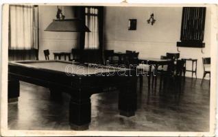 Ózd, Rimamurány-Salgótarjáni vasmű Rt. vas és acélgyára, Tiszti kaszinó játékterme, biliárdasztal, belső. Foto Mendlik (EM)