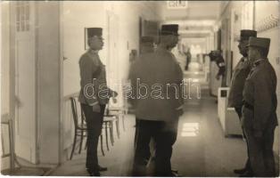 1915 Budapest IX. Gyáli úti honvéd helyőrségi kórház, Salvator fhg szemlét tart, katonatisztek. photo (EB)
