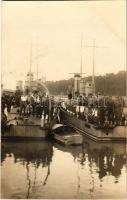 A Magyar Királyi Folyamőrség őrnaszádjai matrózokkal / Hungarian Royal River Guard ships, mariners. EMKE fotószalon photo