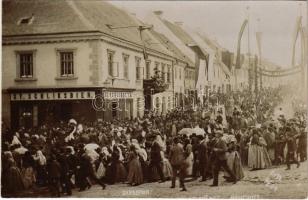 Namest nad Oslavou, Masarykovo Namestie, Banderium / festival on the streets, shop of St. Schliksbier. photo