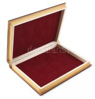 Faragott fa, könyv formájú doboz. 25x33 cm