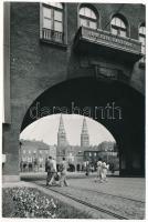 50 db MODERN fekete-fehér magyar város képeslap, főleg a 60-as és 70-es évekből / 50 MODERN black an...