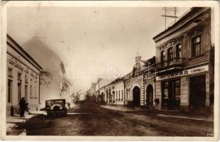 1940 Csíkszereda, Miercurea Ciuc; Str. Bratianu / Bratianu utca, automobil, Dacia étterem, Vákár üzlete és saját kiadása / street view, automobile, restaurant, publisher's shop + "1940 Csíkszereda visszatért" So. Stpl. (EK)