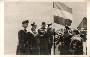 Friendly meeting of Hungarian and Polish soldiers at Verecke in 1939